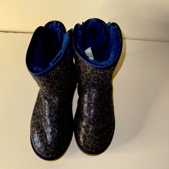 Uggs fuzzy boots NWOT - Picture 2 of 6